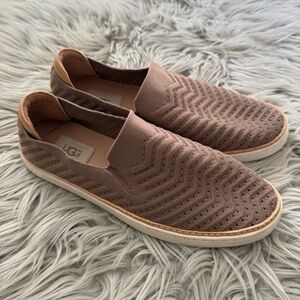 UGG Sammy Chevron Size 9
